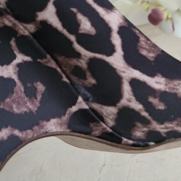 Kate Spade New York Deb Leopard  Printed Satin Wedges Size 7 - Picture 8 of 8